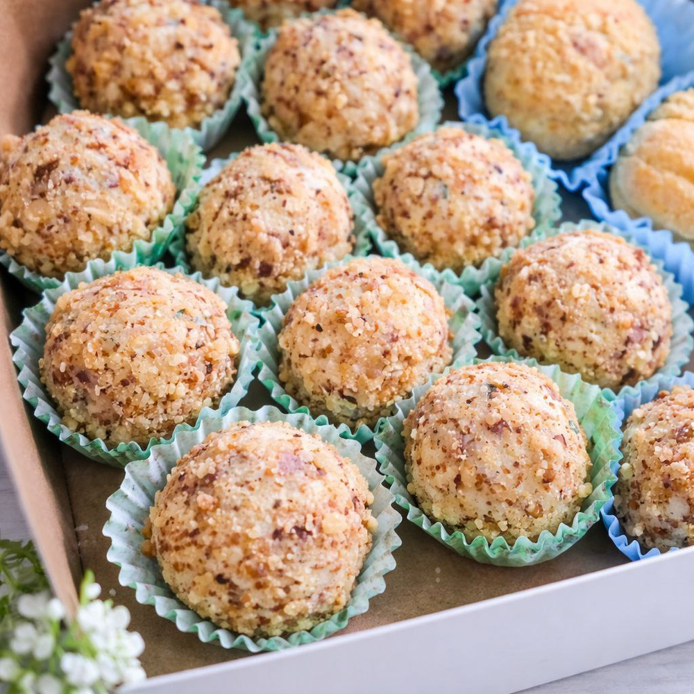 Сырные боллы с прошутто и грецким орехом