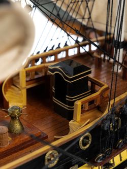 HQ-102 Корабль "HMS PRINCE", 88x25x70 см