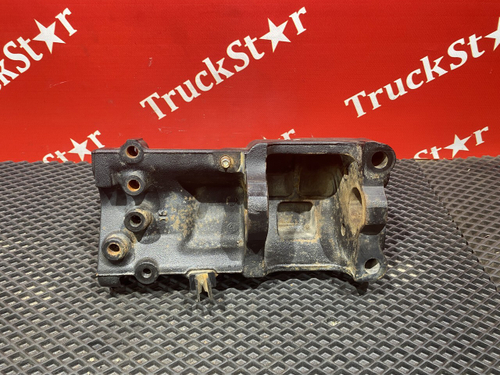 Кронштейн бампера правый