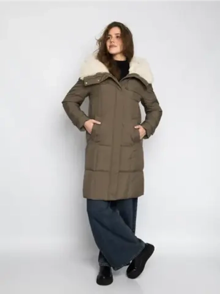 Куртка зимняя удлиненная с капюшоном