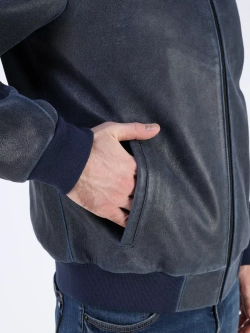 Кожаная куртка демисезонная бомбер