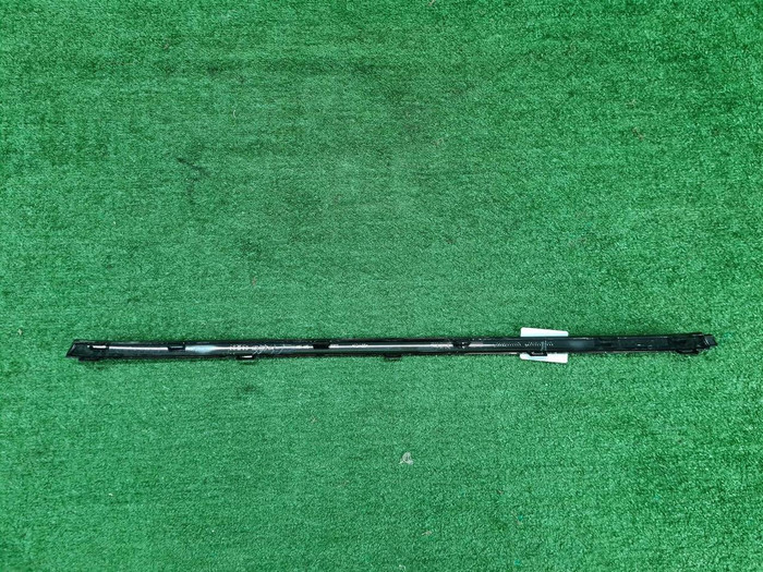 Молдинг перед. бампера Mercedes GLS x167 19-23 AMG