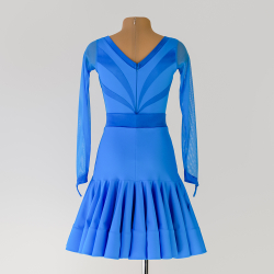 платье с аппликацией