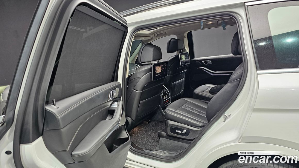 BMW X7 (G07) xDrive 40i Design Pure Excellence 6-и местный (03.2021)