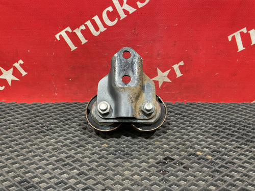 Кронштейн радиатора левый