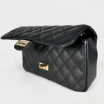 Женская сумка с цепочкой из натуральной кожи черного цвета