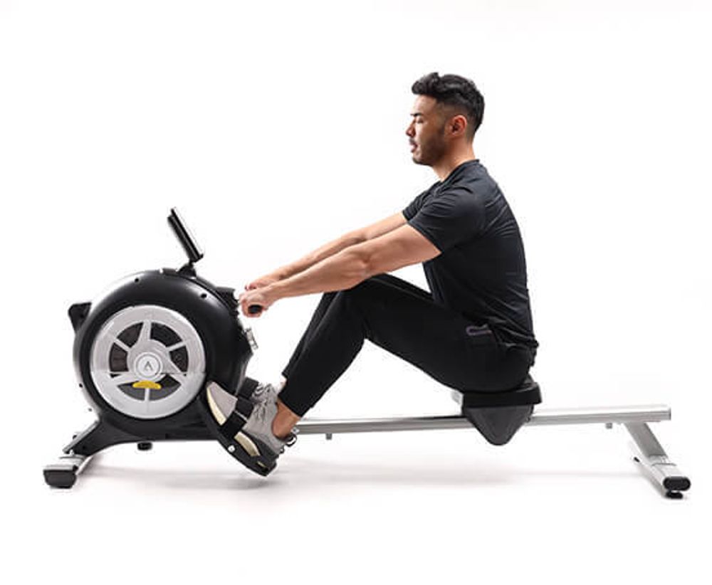 Гребной тренажер Genau RW500 Hydro