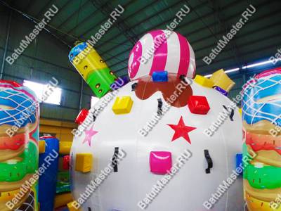 Надувной скалодром "Мороженое" 5*5*3,5 м
