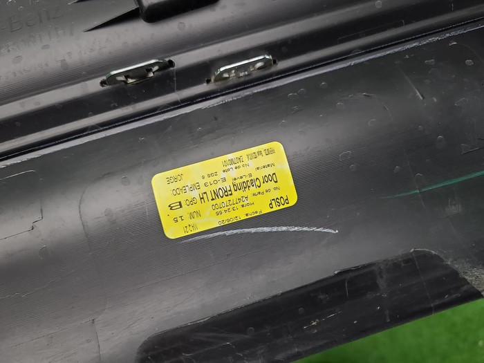 Накладка двери передняя LH Mercedes GLB X247 19-нв