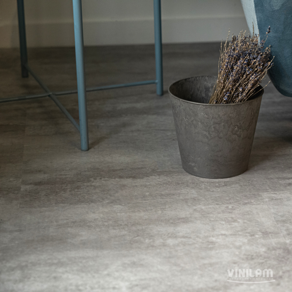 Кварцвиниловая плитка CERAMO VINILAM STON Цемент Светлый 71614- Магазин напольных покрытий в Екатеринбурге. MAXI ПОЛ