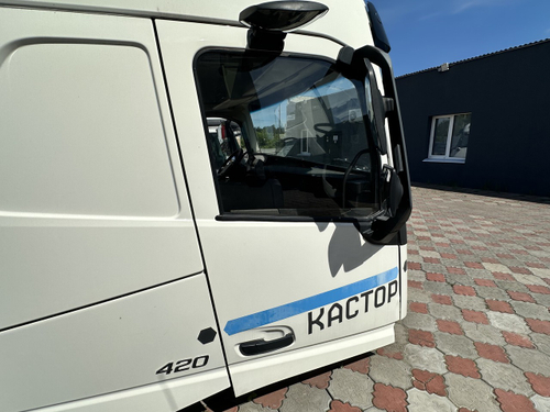 Дверь правая 2018г.