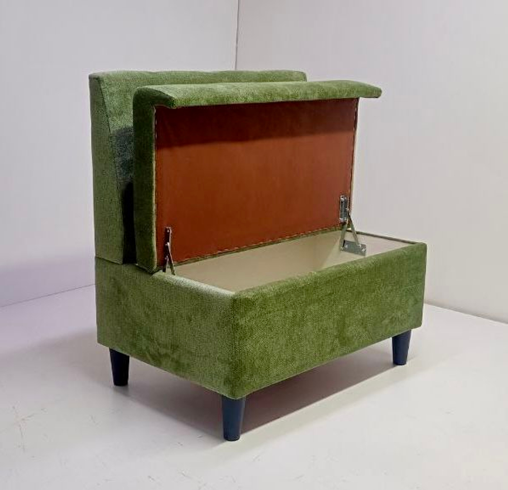 Стильный компактный диван Фабрики ОНИКС из практичного и износостойкого материала с оригинальным дизайном, вместительным ящиком для хранения, мягким наполнителем для дома, дачи и офиса