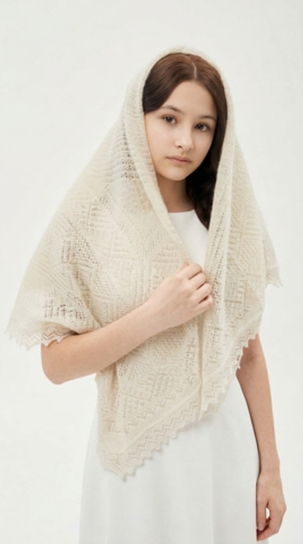 Оренбургский пуховый платок-паутинка с люрексом МАМ110-02/17