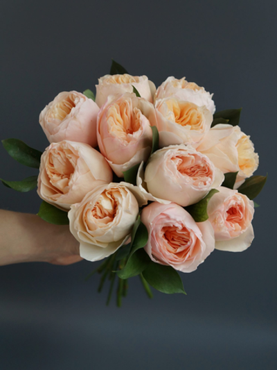 85. Подарочный набор: букет из 11 роз и спрей