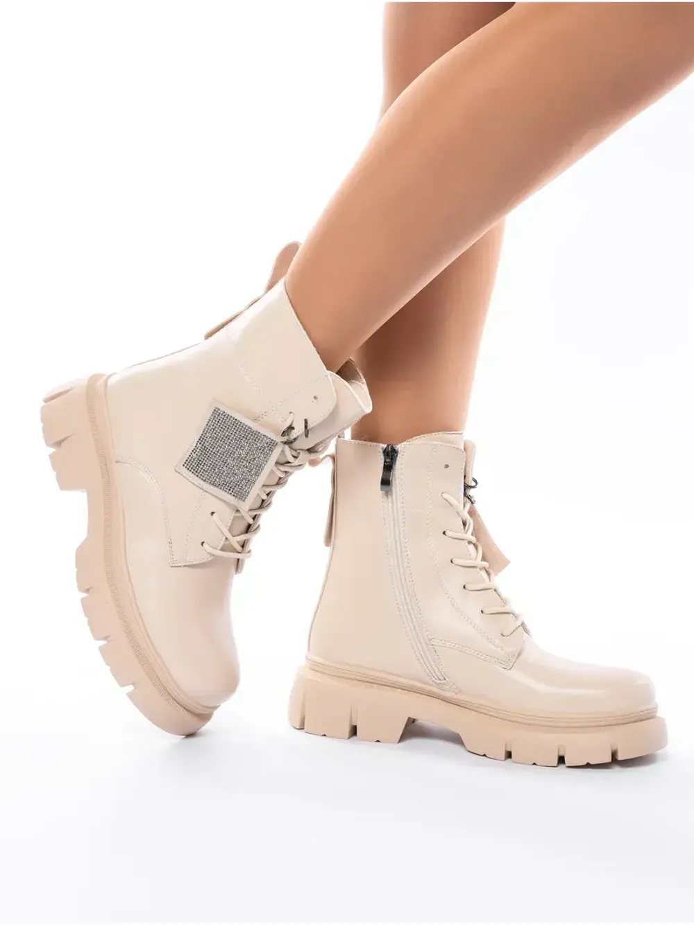 Зимние ботинки на высокой платформе