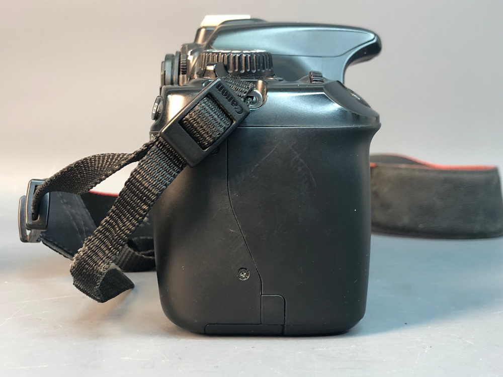 Canon 1100D + Kit 18-55mm, 26013 кадров пробега.
