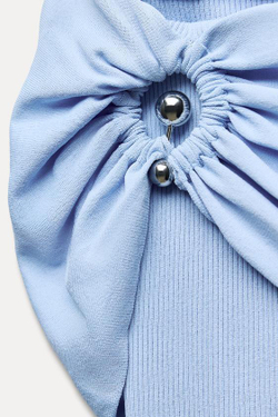 ZARA ТРИКОТАЖНЫЙ ТОП С ОТКРЫТЫМИ ПЛЕЧАМИ И МЕТАЛЛИЧЕСКИМ КОЛЬЦОМ, СИНИЙ