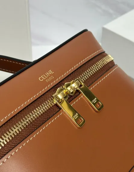Сумка CELINE IN SMOOTH SATINATED CALFSKIN коричневая
