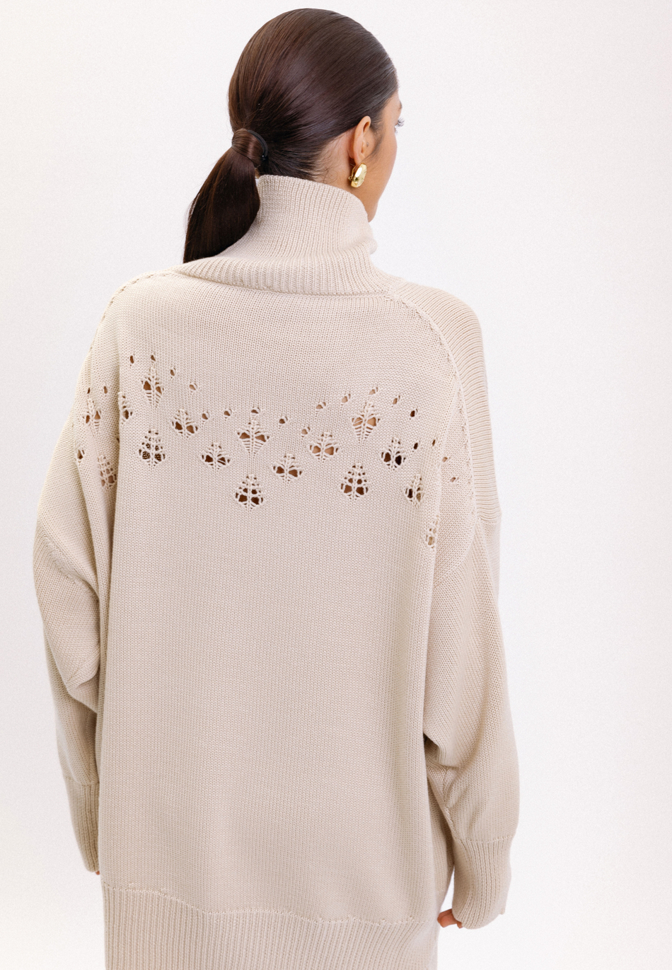 Свитер с узором длинный