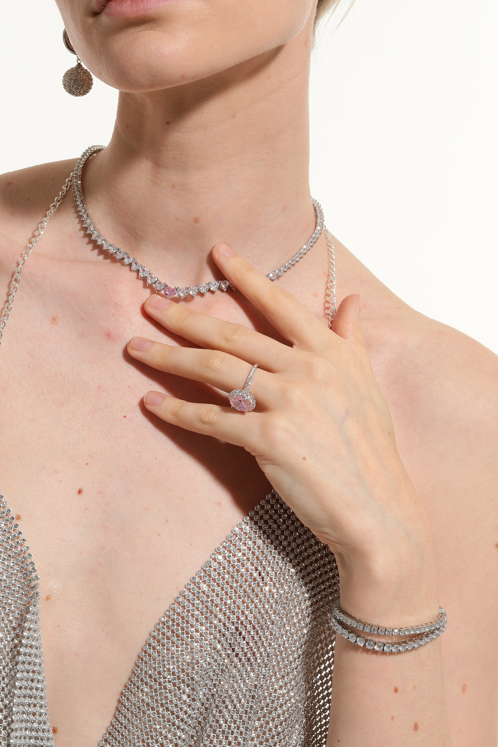 Колье полоса цирконов- сердечек, розовое сердце