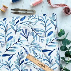 Ткань блэкаут тонкие акварельные листья на белом фоне