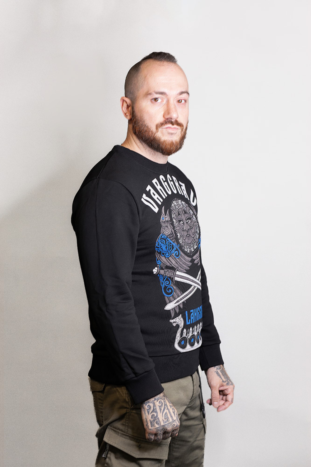 Свитшот Варгградъ мужской чёрный «Вранакрик» без начеса