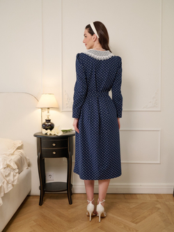 Платье с кружевным воротником