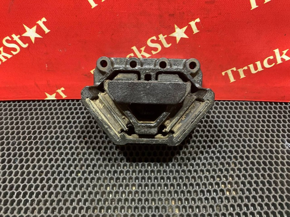 Подушка двигателя передняя 2024г