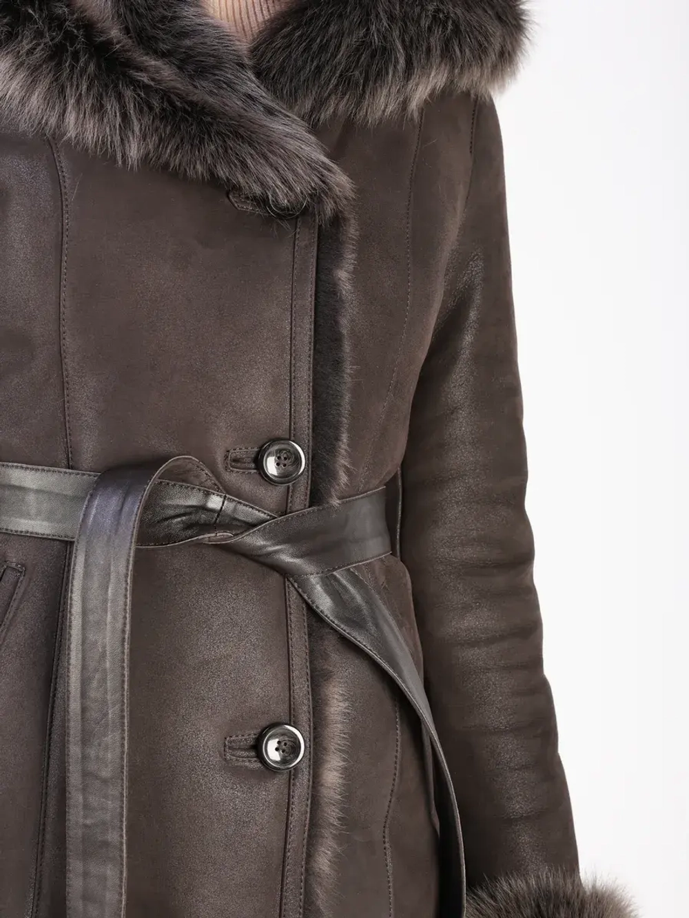 Дубленка зимняя натуральная с капюшоном длинная и теплая