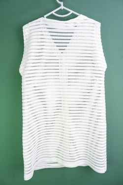 Жилетка кружевная на пуговицах, визуально на 52 размер