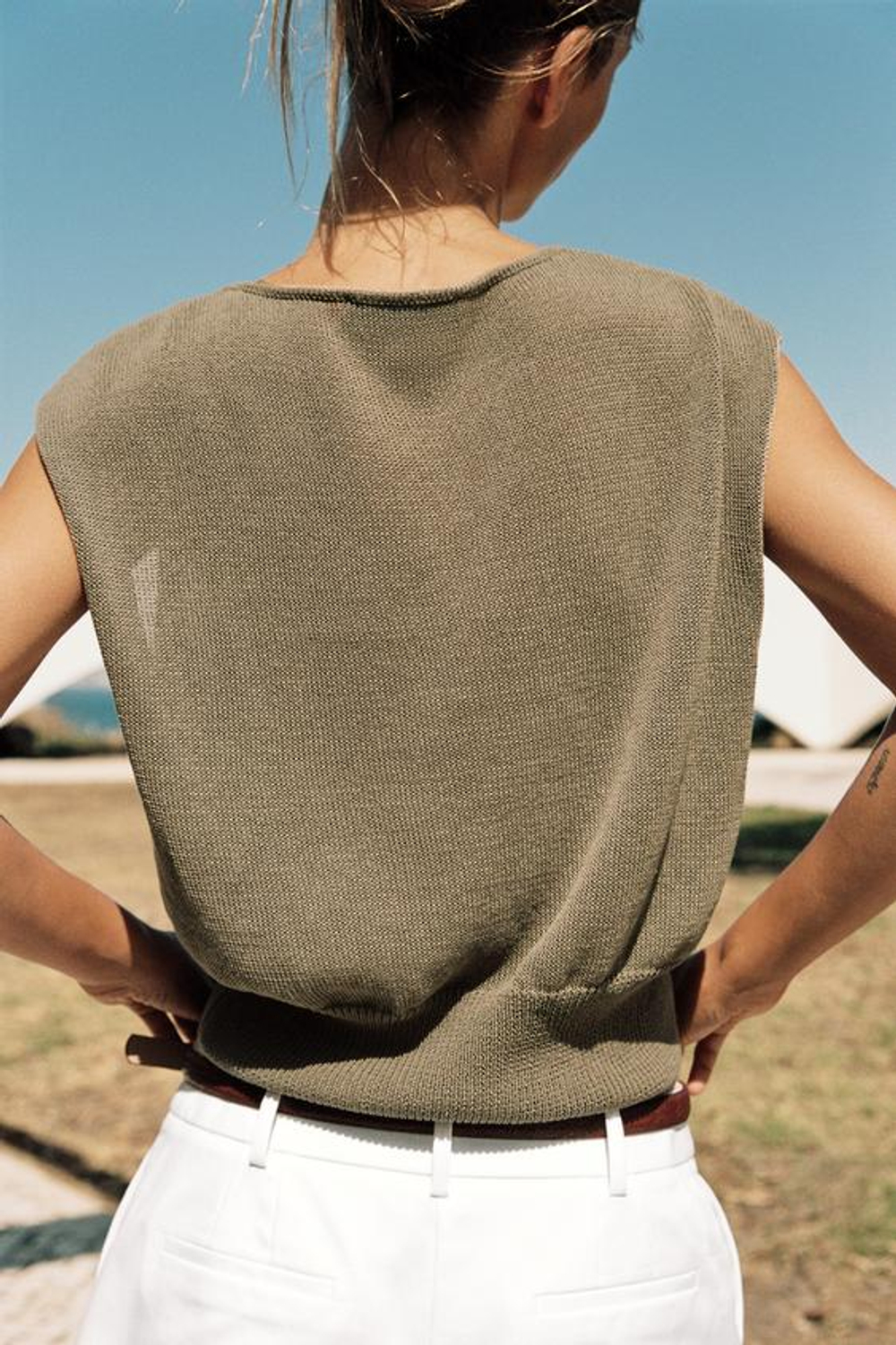 ZARA ТРИКОТАЖНЫЙ ТОП С ДЕКОРОМ, ТЕМНЫЙ БЕЖЕВО-КОРИЧНЕВЫЙ