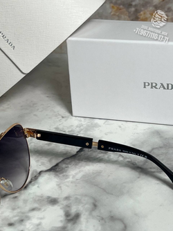 Солнечные очки Prada