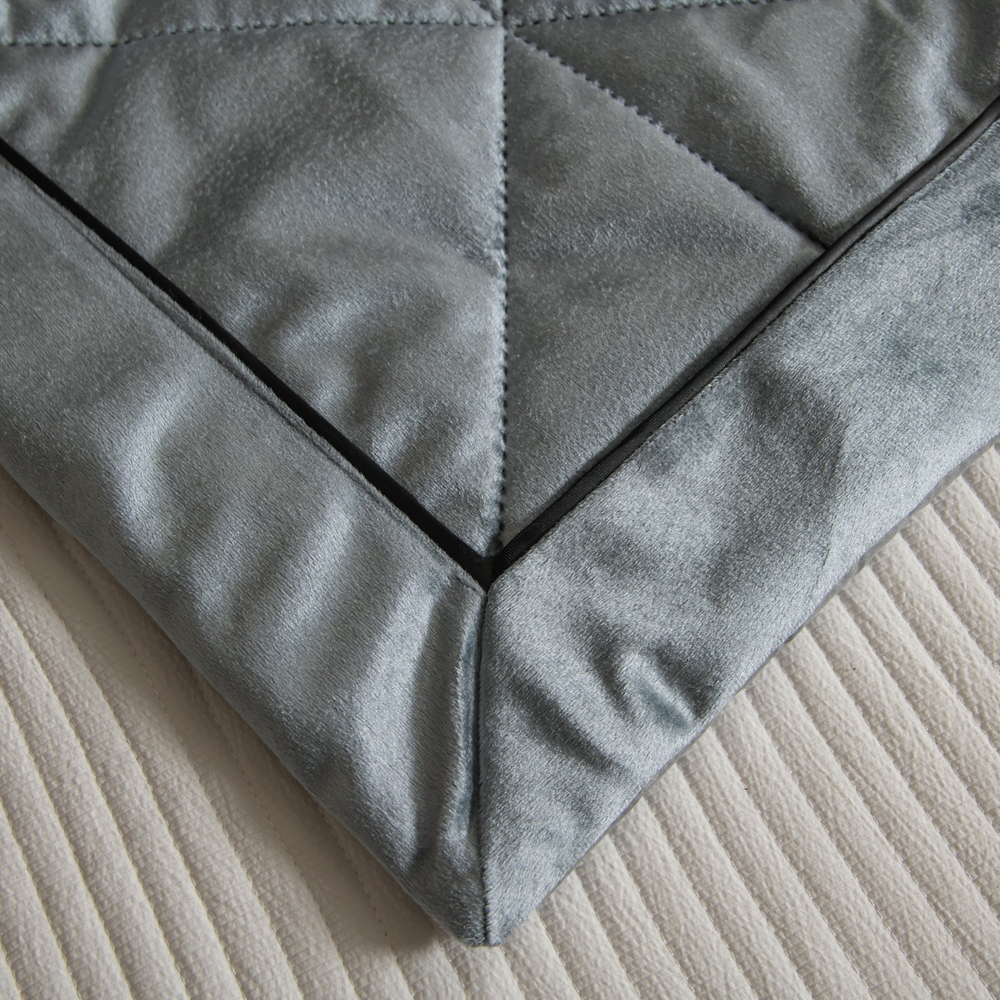 Велюровое покрывало в клетку OVL039