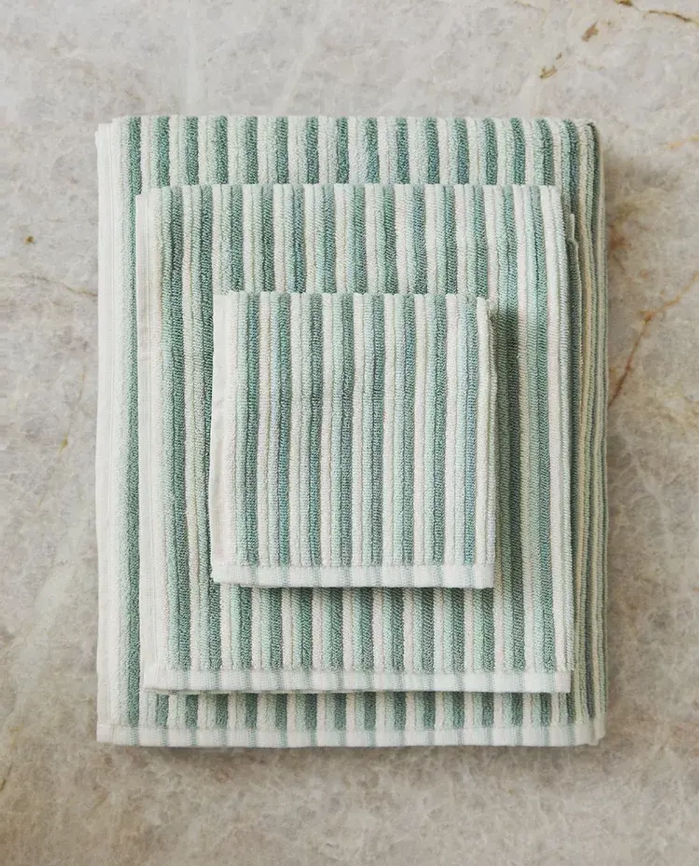ZARA HOME БАННОЕ ПОЛОТЕНЦЕ ИЗ РЕЛЬЕФНОЙ ТКАНИ В РАЗНОЦВЕТНУЮ ПОЛОСКУ, ЭКРЮ/ЗЕЛЕНЫЙ