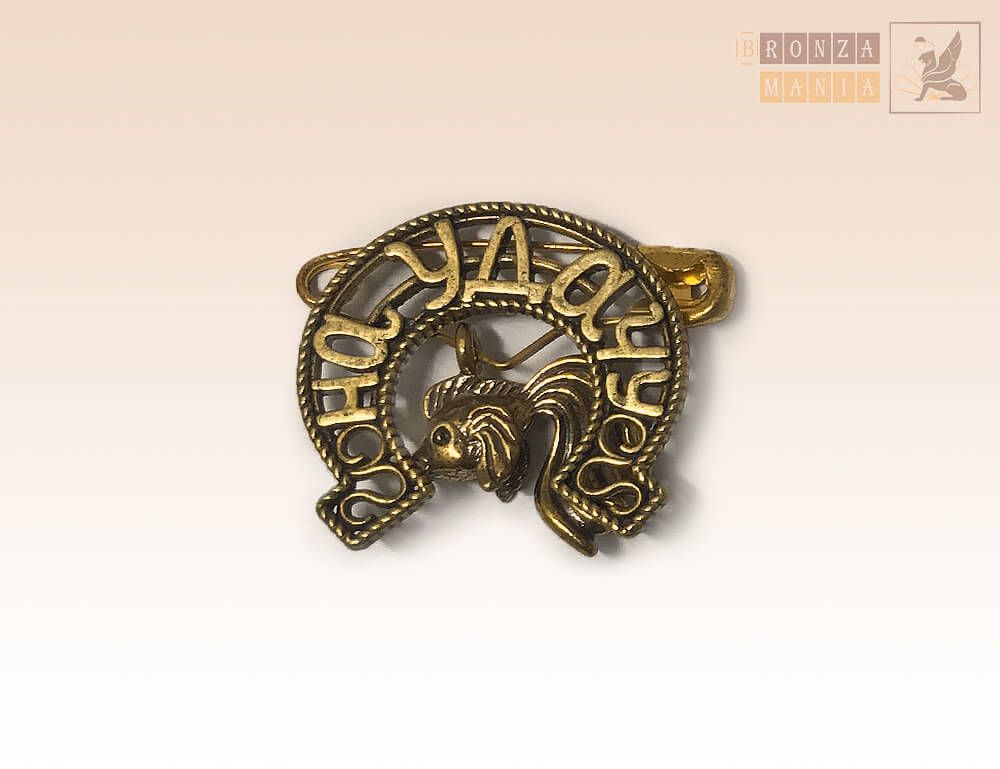 оберег - булавка Подкова На удачу с золотой рыбкой