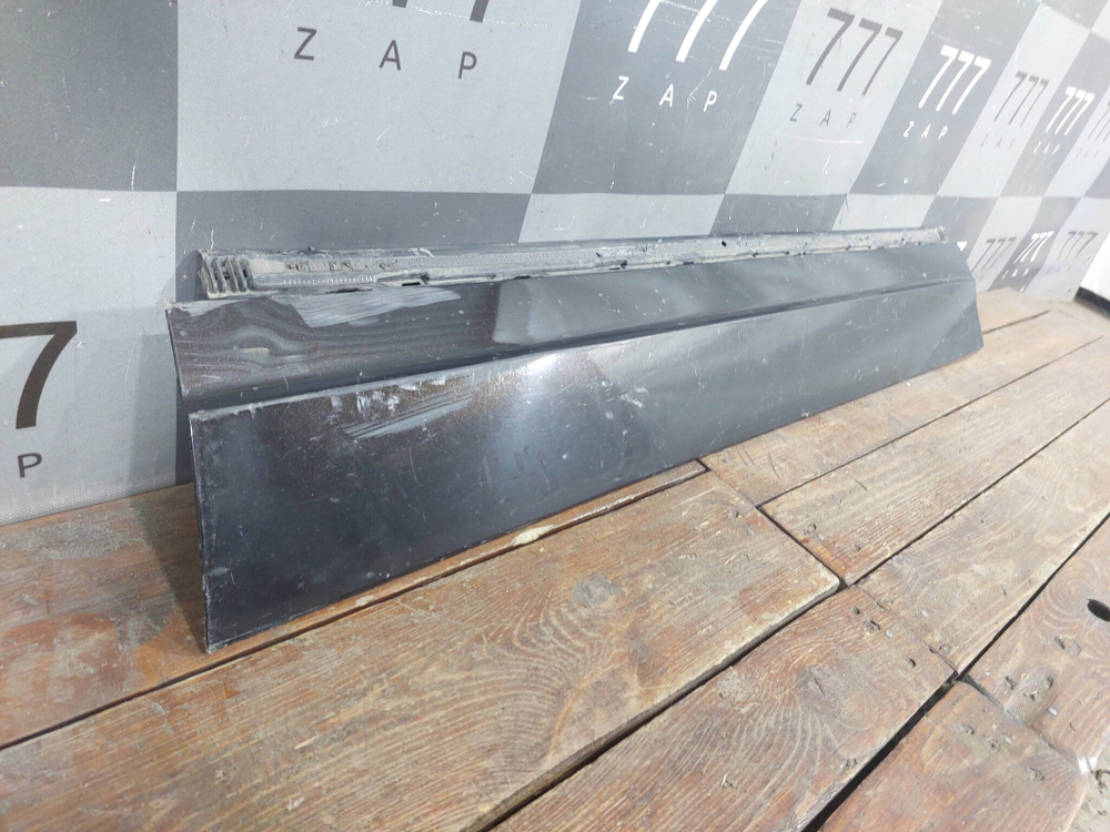 Накладка двери передней правой VW Touareg 3 18-нв Б/У Оригинал 760854940E