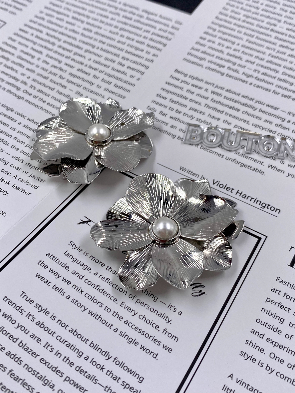 Накладка на пуговицу Цветок плоский серебристый