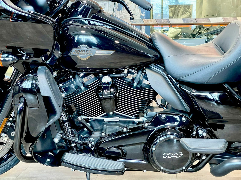 Road Glide Limited 114 (Vivid Black/Black Trim) Harley-Davidson