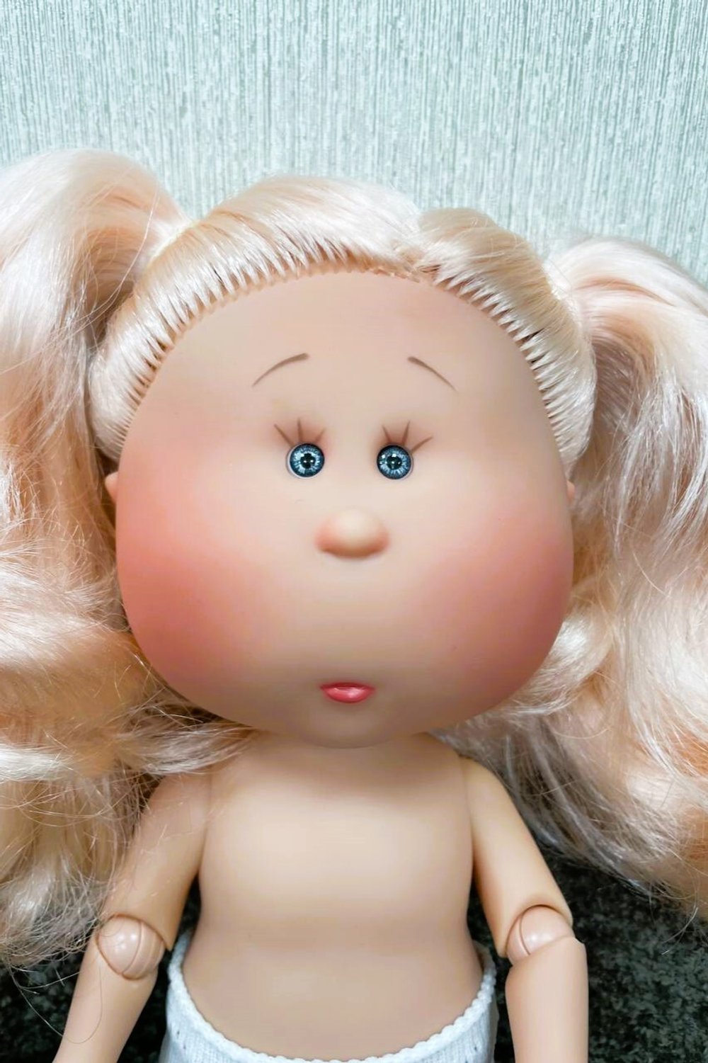 УЦЕНКА1 Кукла Nines виниловая 30см MIA CASE шарнирная без одежды (1208W)