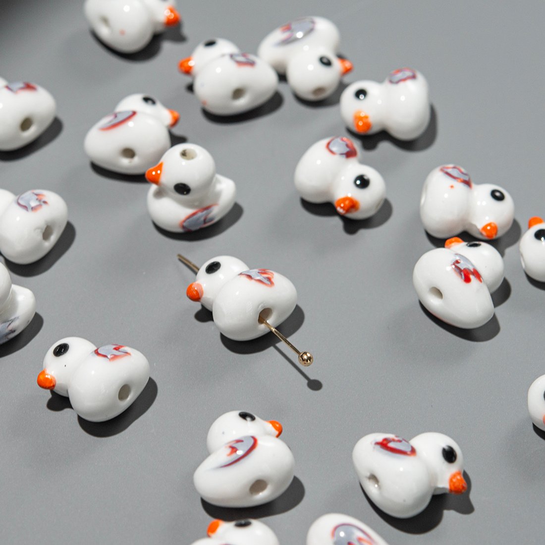 Бусина в форме утенка, 12,3*12,3мм, белая, глазурированный фарфор