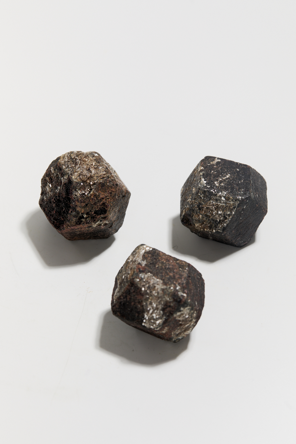 Альмандин (гранат) кристалл S