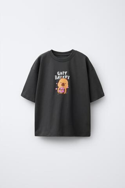 ZARA ФУТБОЛКА С ПРИНТОМ «КАПИБАРА CAPYFUN ©», АНТРАЦИТОВО-СЕРЫЙ