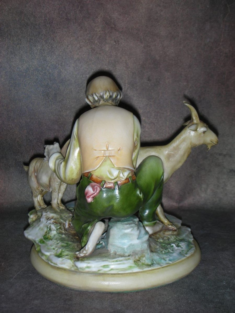 Статуэтка. Фарфор. Сельские заботы. Capodimonte. Италия