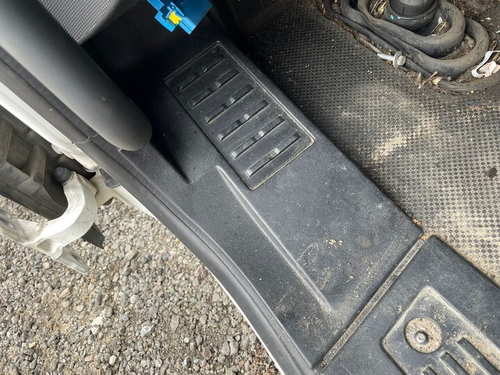 Накладка порога левого 2016г.