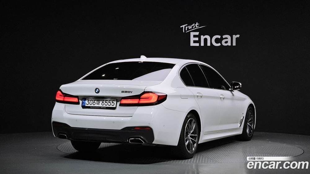 BMW 5 Series (G30) 520i M Sports (07.2021)