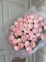 Букет из кустовой пионовидной розы