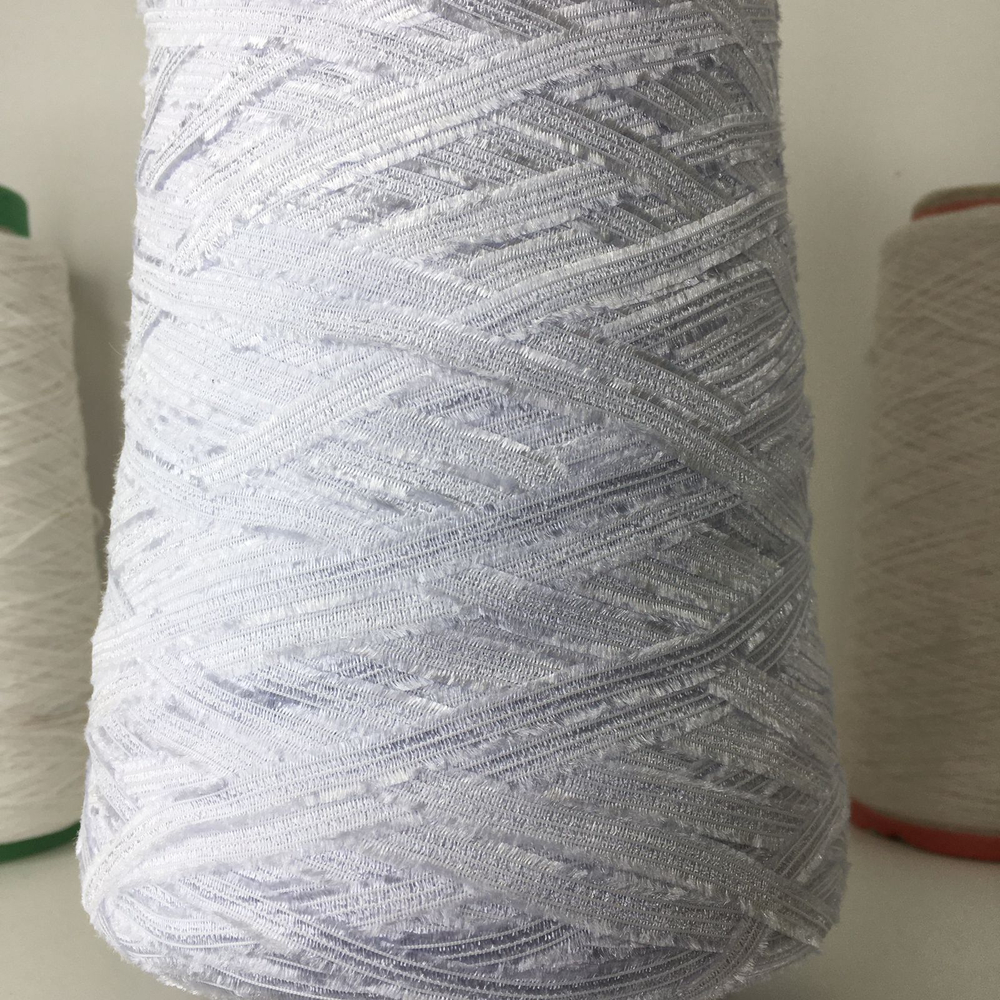MAXIM - Lineapiu'; 70% вискоза, 30% п/а; 220м/100гр; col. C1902 Nuvola, цвет: жемчужный с нежно-сиреневым оттенком; есть мал. бобинка 267гр.S716