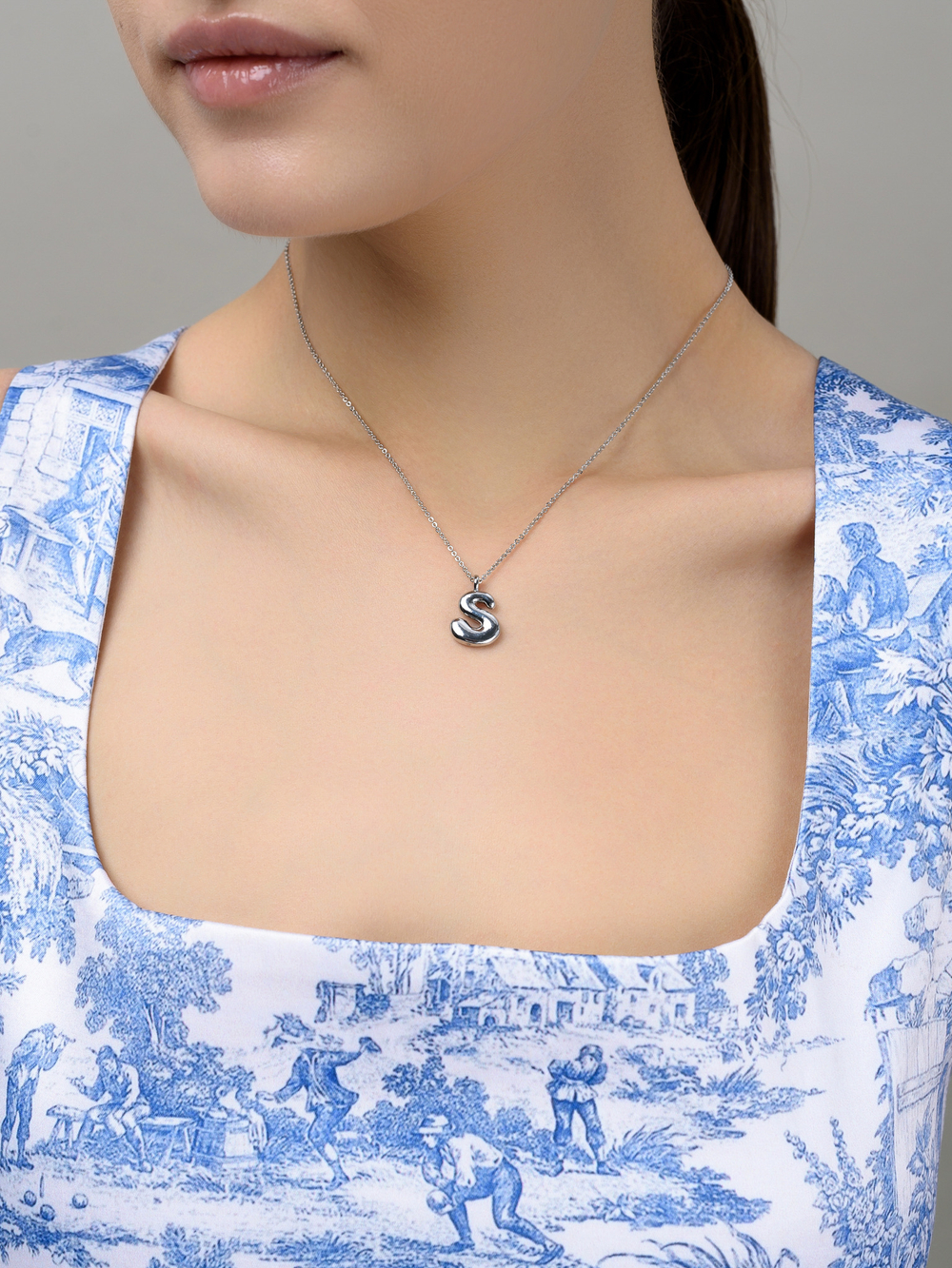 Колье с буквой