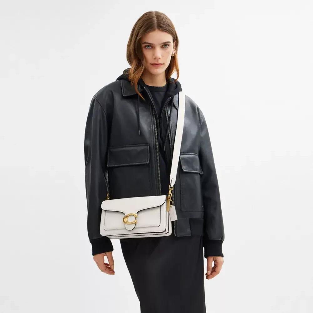 COACH СУМКА ЧЕРЕЗ ПЛЕЧО TABBY 26, БЕЛЫЙ