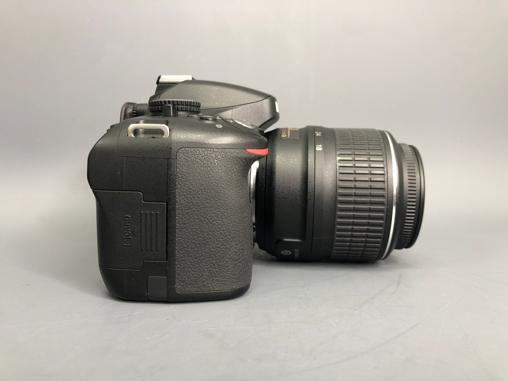 Nikon D5100 kit 18-55mm 3.5-5.6G VR 5.300 кадров